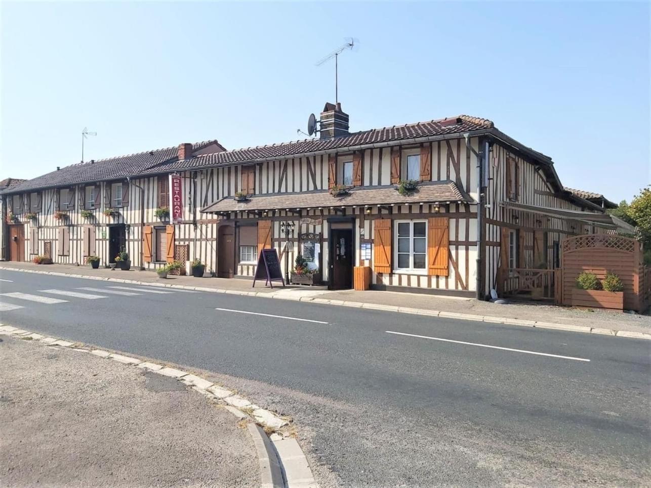 La Petite Auberge Chatelraould-Saint-Louvent Экстерьер фото